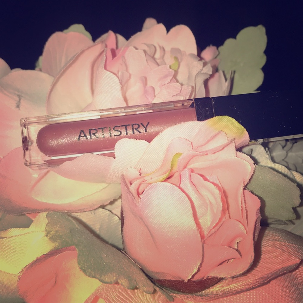 Brand New Artistry light up lip gloss Misty Muave